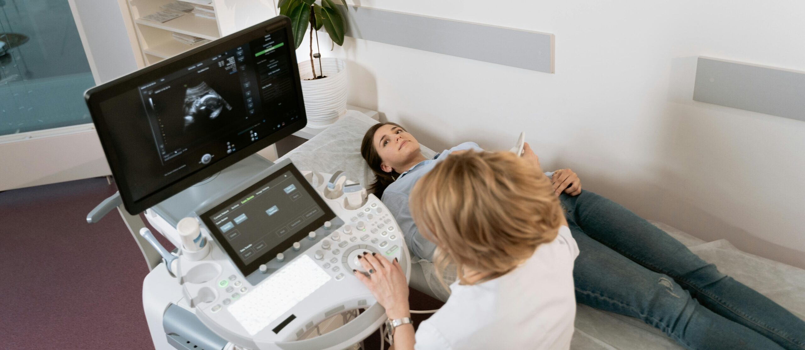 early pregnancy scan in a clinic